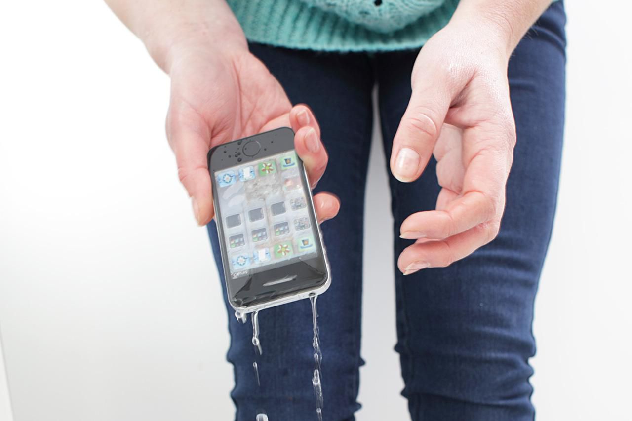 Cách đẩy nước ra khỏi loa iPhone khi chẳng may bị ướt đơn giản