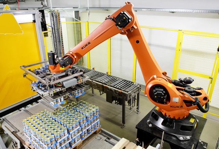 Sử dụng robot hoàn thành đơn hàng thông minh